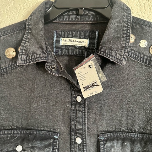 We The Free Austin Denim Top Sz Small NWT - Picture 4 of 4